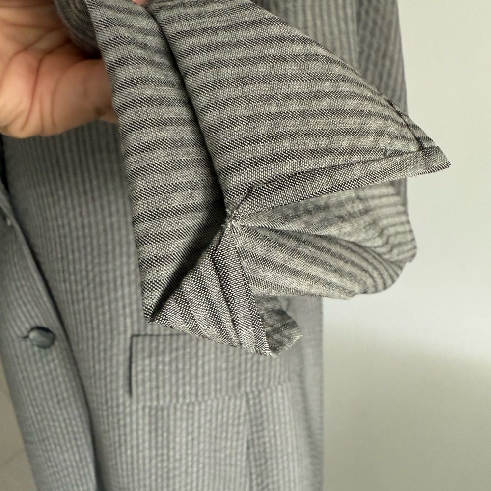 AKRIS Classic Gray striped Women’s Suit - Picture 4 of 8